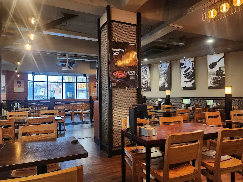 교촌치킨 동대문1호점 내부