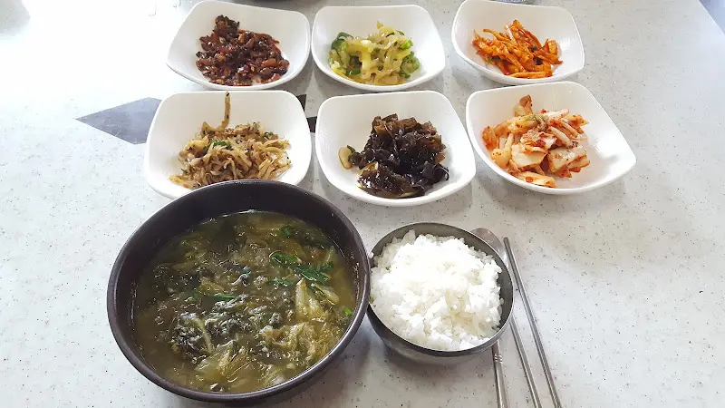 골부리국과 밑반찬 클로즈업