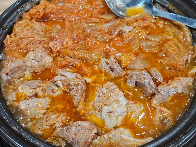 김치찜 속 돼지고기
