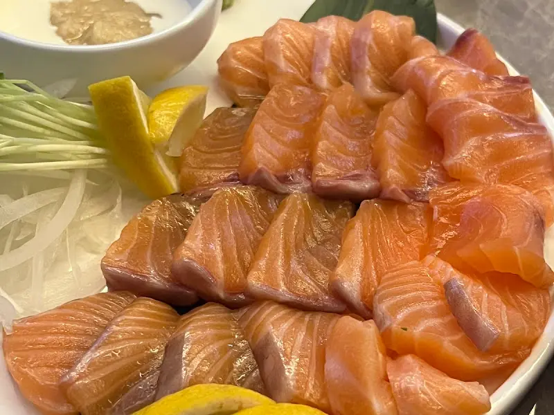 신선한 연어 사시미