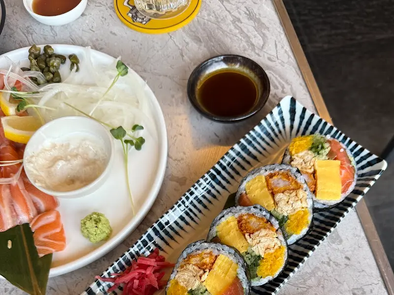 연어 사시미와 롤
