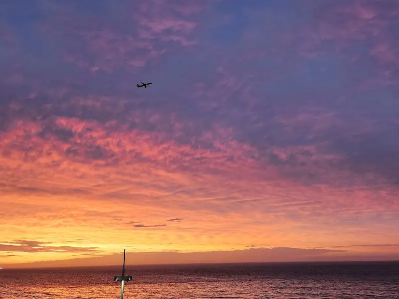 으뜸흑돼지 밑반찬과 석양