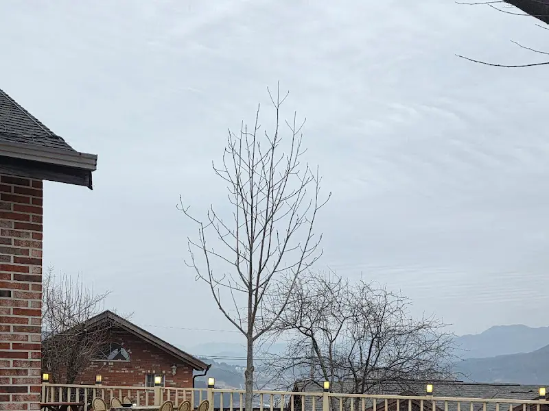 언덕마루 잣두부집 주변 풍경