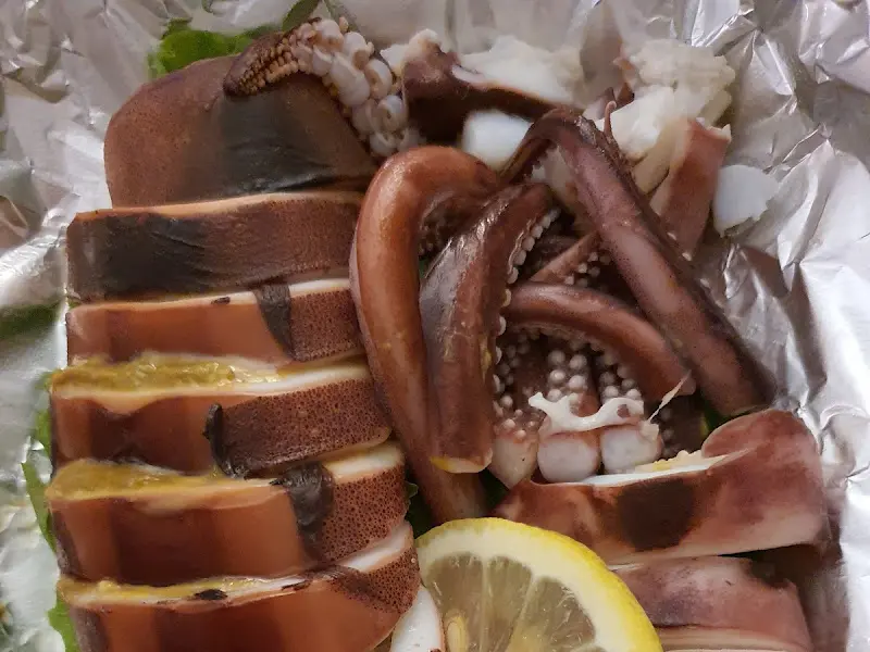 윤기가 좔좔 흐르는 오징어통찜