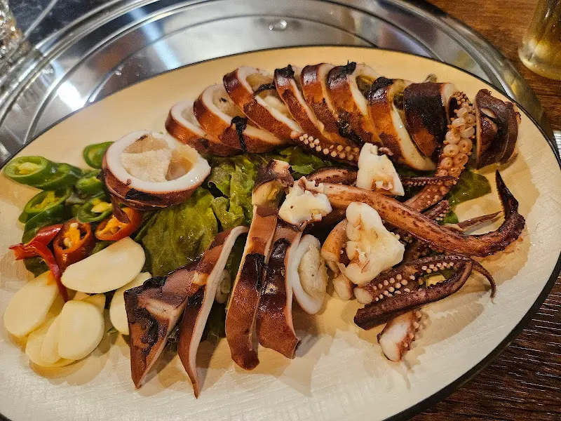 먹기 좋게 손질된 오징어통찜