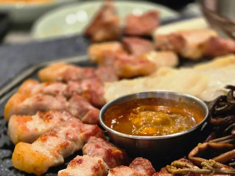 두툼한 돼지고기