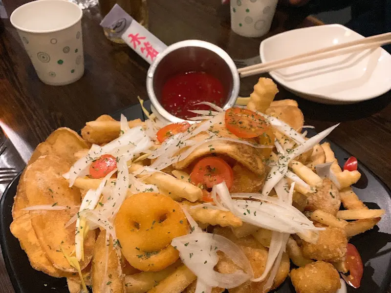 틈에서 판매하는 튀김