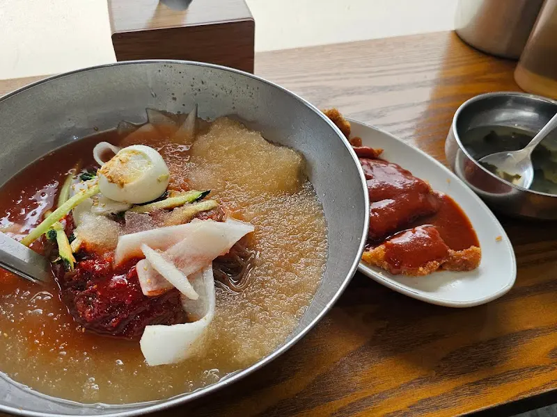 냉면과 돈까스의 환상적인 조합