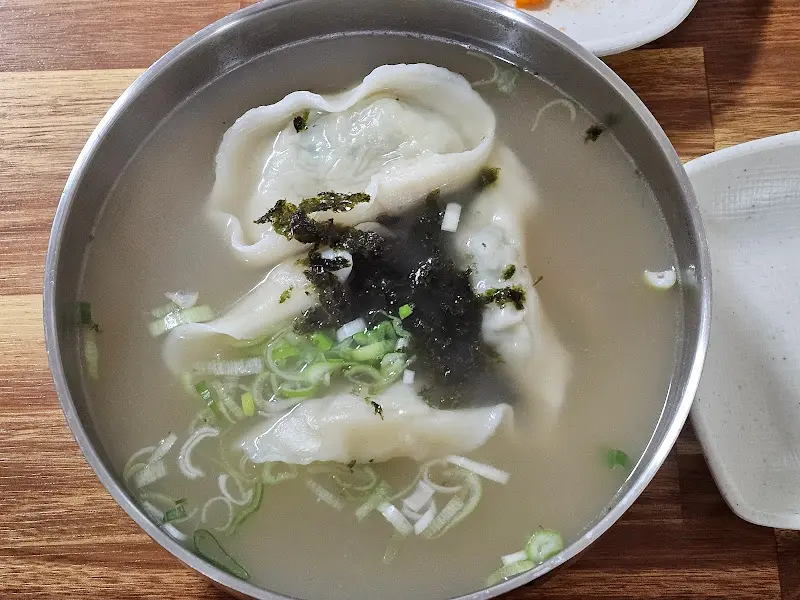 어랑손만두국 만두