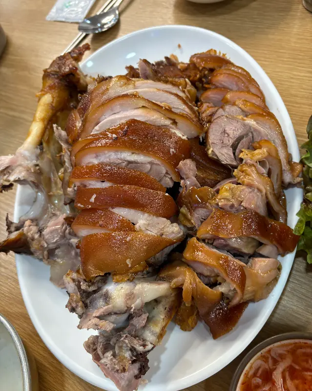 푸짐한 족발 한 상