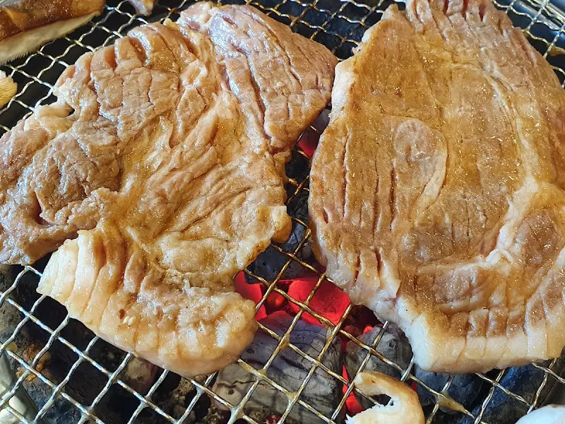 참숯에 구워지는 갈비