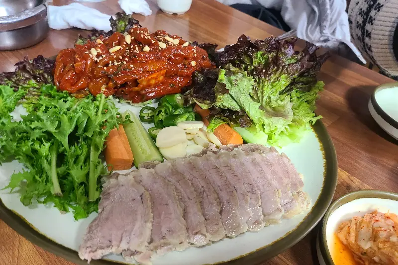 윤기가 흐르는 보쌈