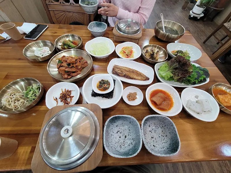 정갈하게 차려진 밥상