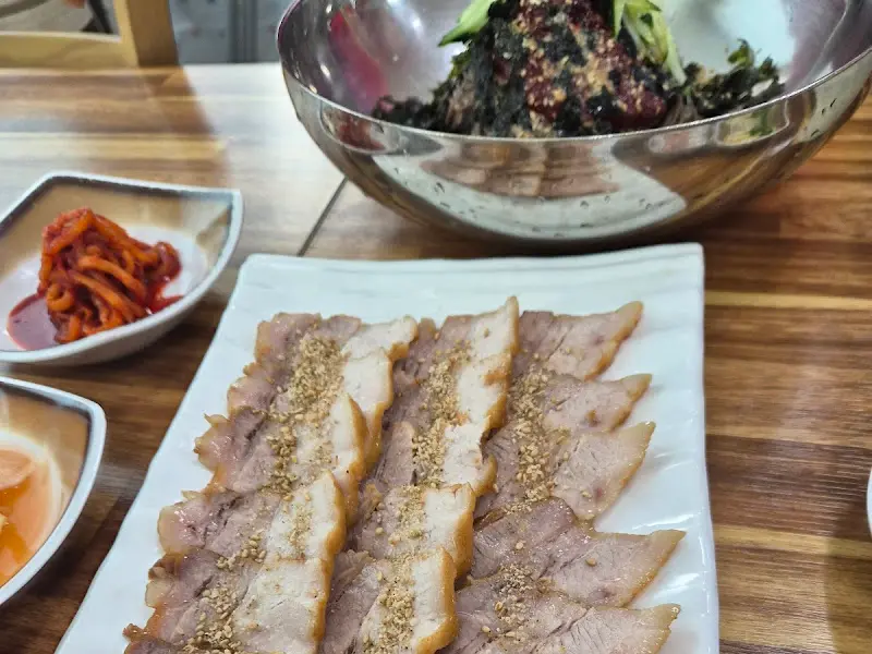 용천막국수 수육