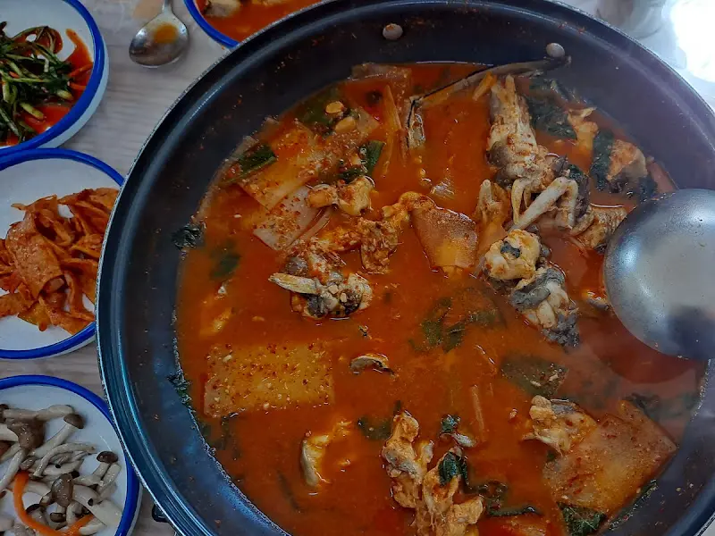 용성식당 꽃게탕과 반찬