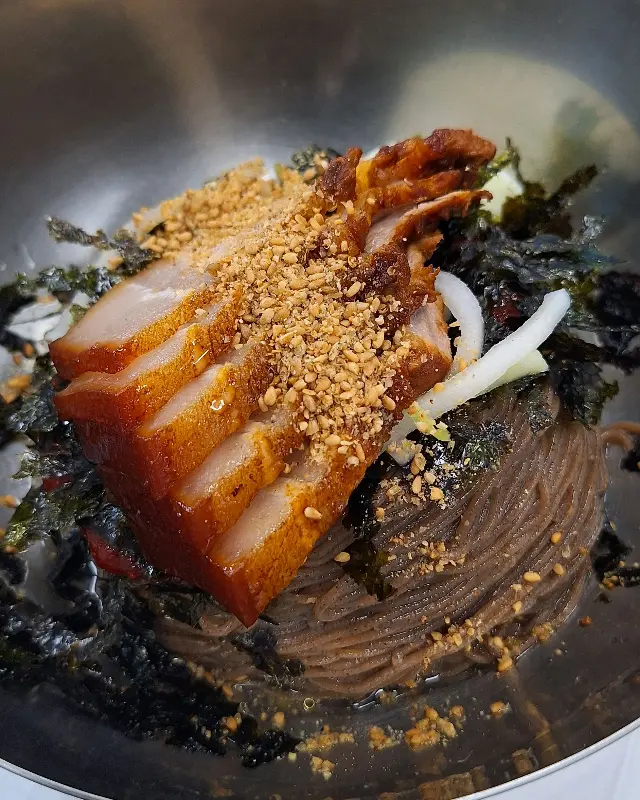 수육 막국수 근접샷