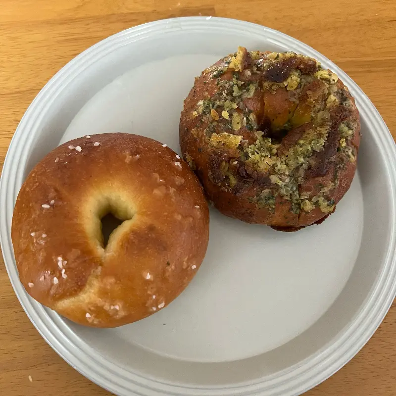 쪽파 베이글과 소금 베이글