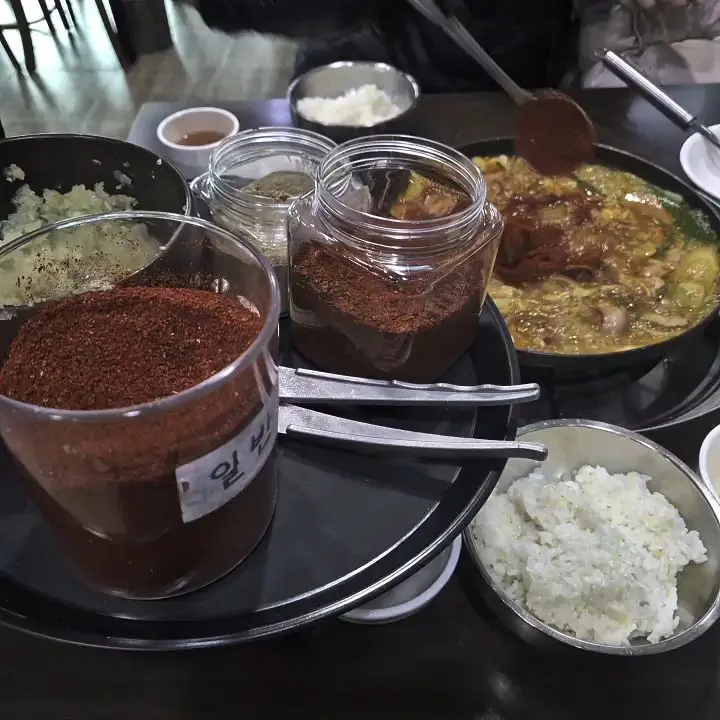 즉석에서 양념 투하!