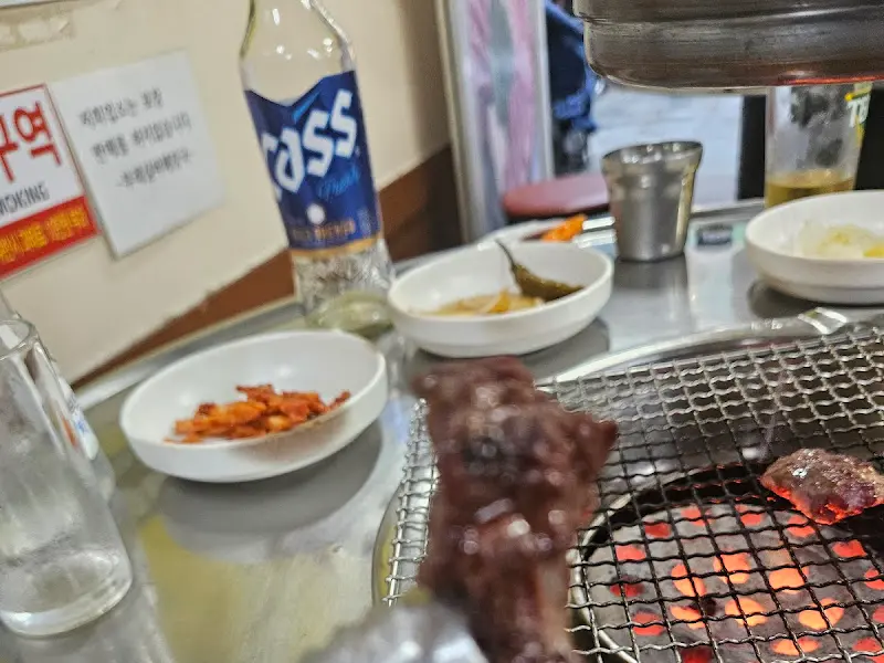 연탄불에 구워지는 갈비살