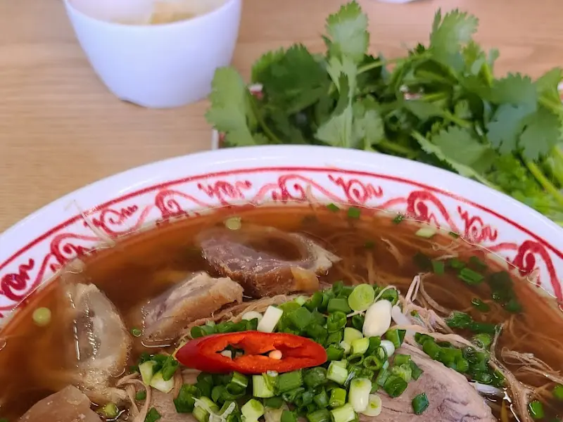 고수가 듬뿍 올려진 쌀국수