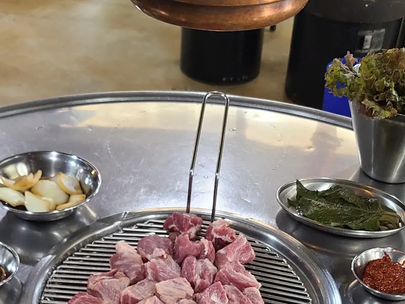 연탄불에 구워지는 근고기