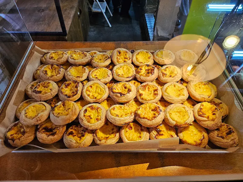 갓 구워져 나온 에그타르트