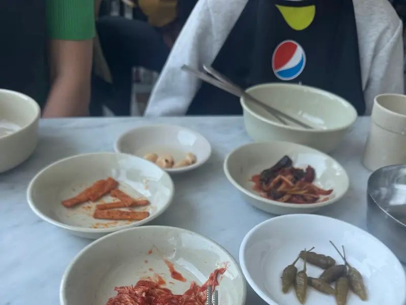 용댕이매운탕 기본 반찬