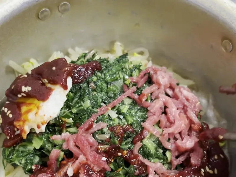 육회비빔밥 근접샷