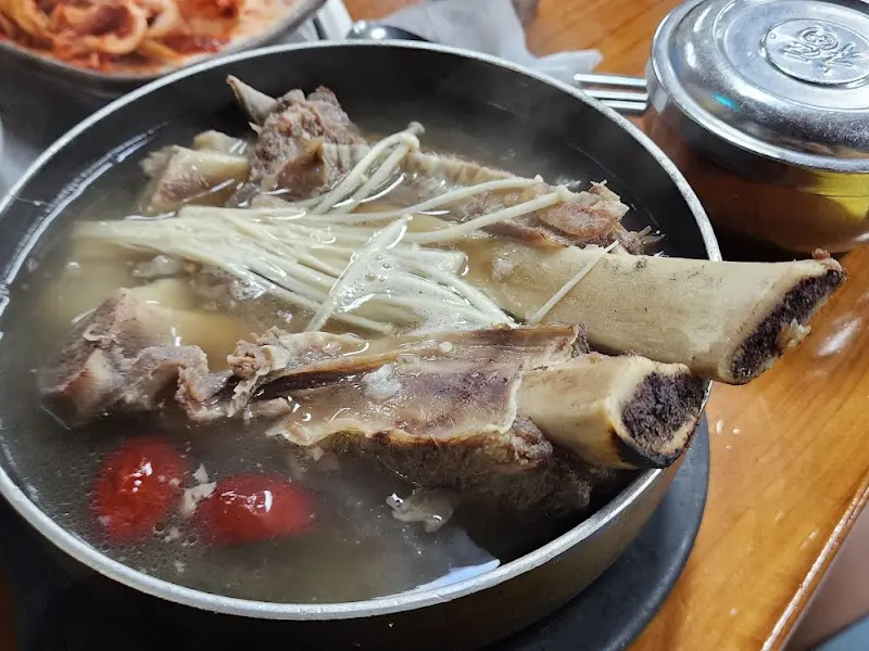 푸짐한 갈비탕