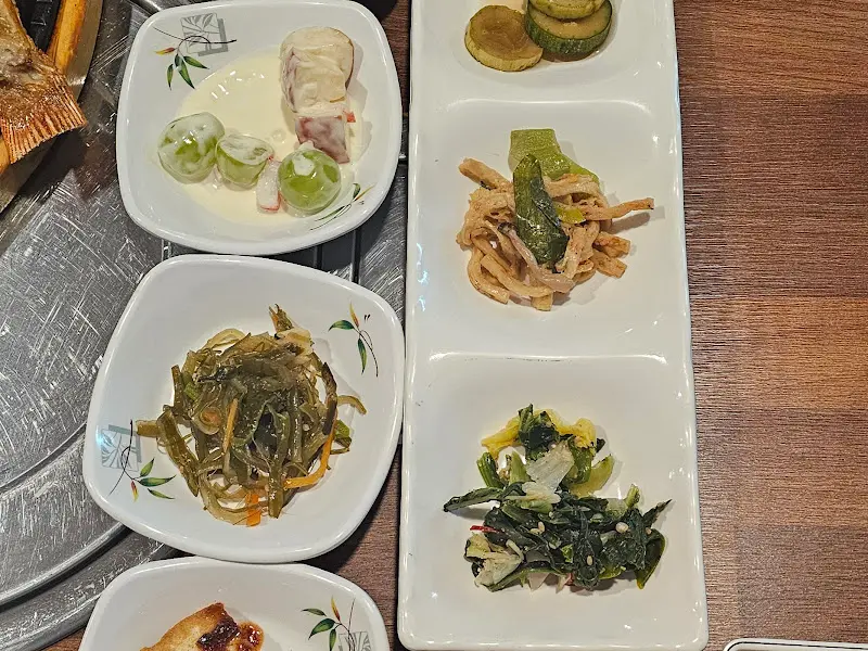 다채로운 곁들임 찬들