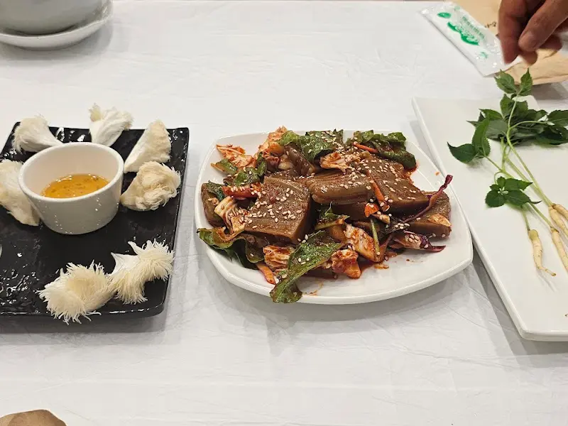 모루 엉덩이 버섯과 뚱채