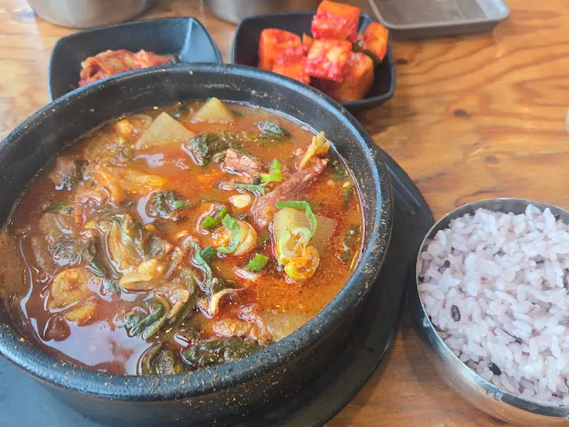 얼큰한 국밥 한 상 차림