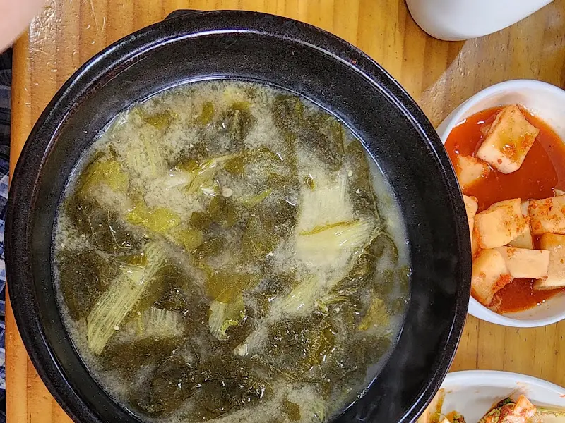 김이 모락모락 나는 시래기국밥