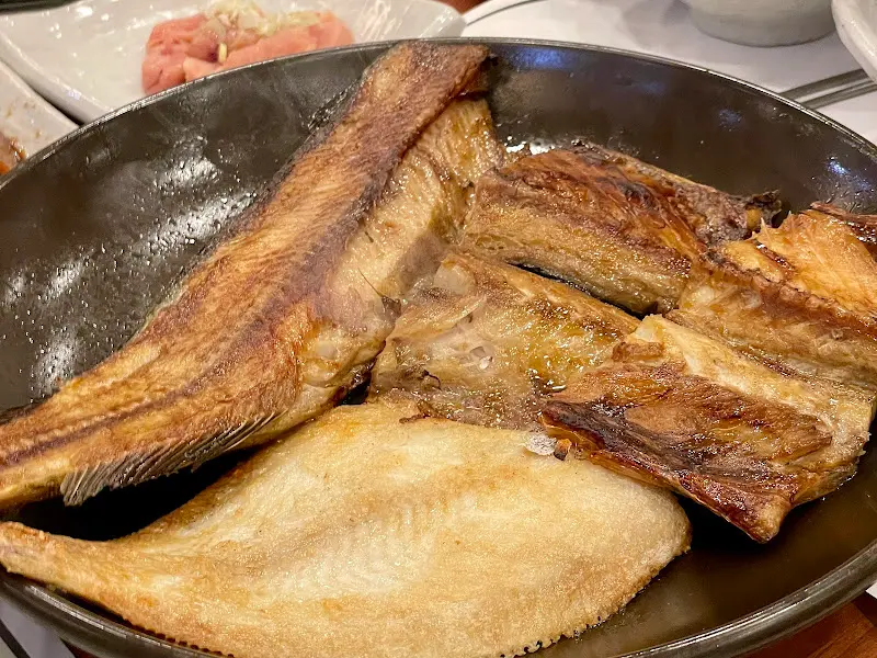 노릇노릇 구워진 생선구이