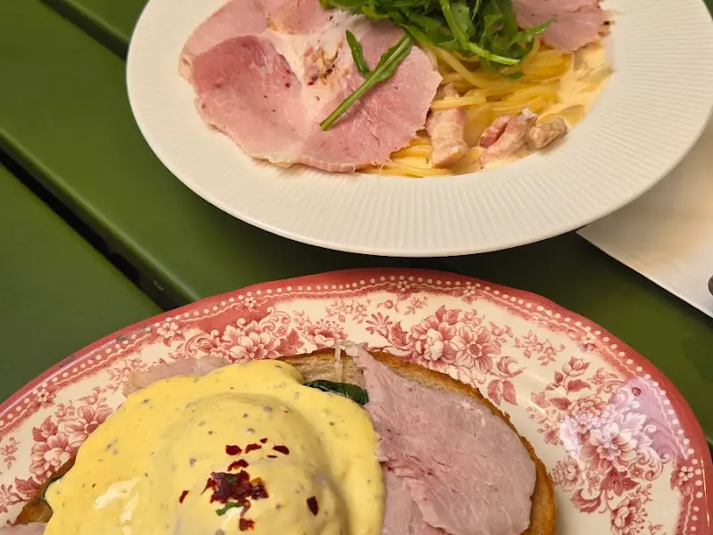 에그 베네딕트와 파스타