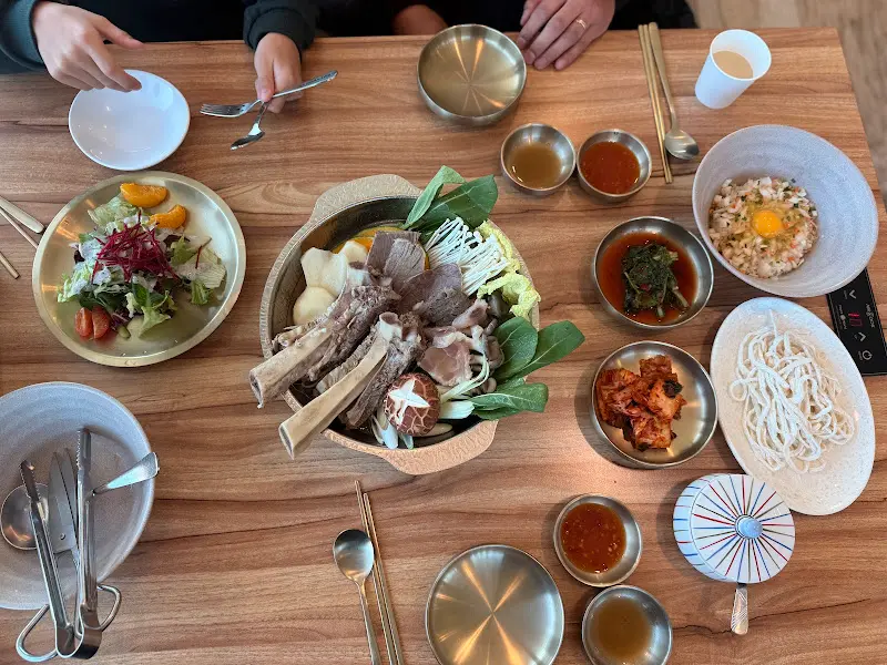 국수화 테이블 전체샷