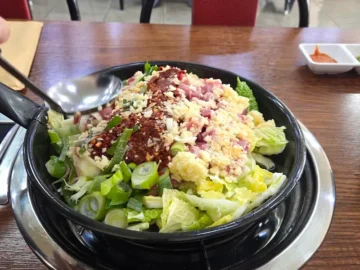 침샘 폭발! 구미 토박이만 아는 돼지찌개 성지, 상돈이비빔돼지에서 맛보는 짜릿한 지역 맛집