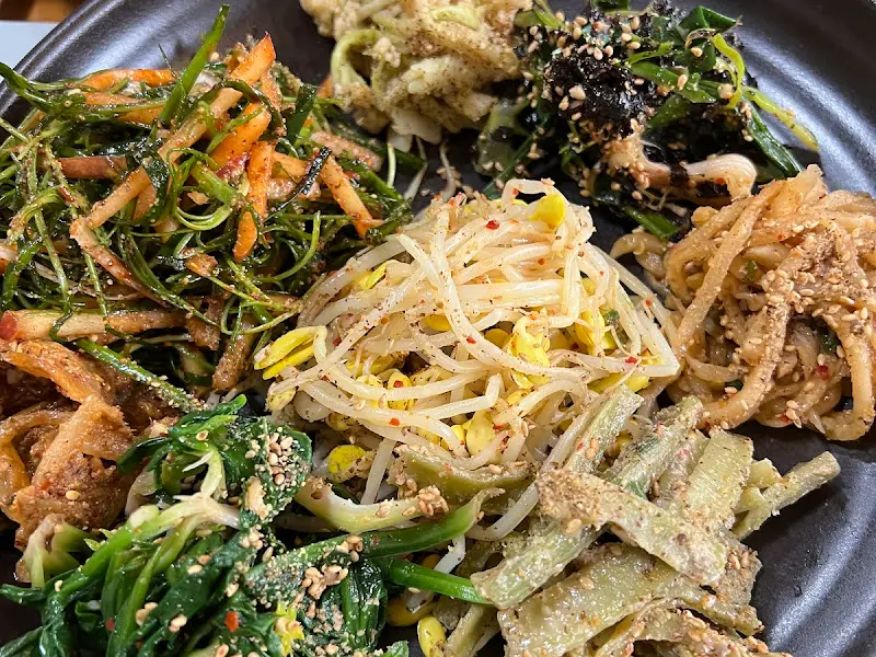 정갈하게 담긴 7가지 나물