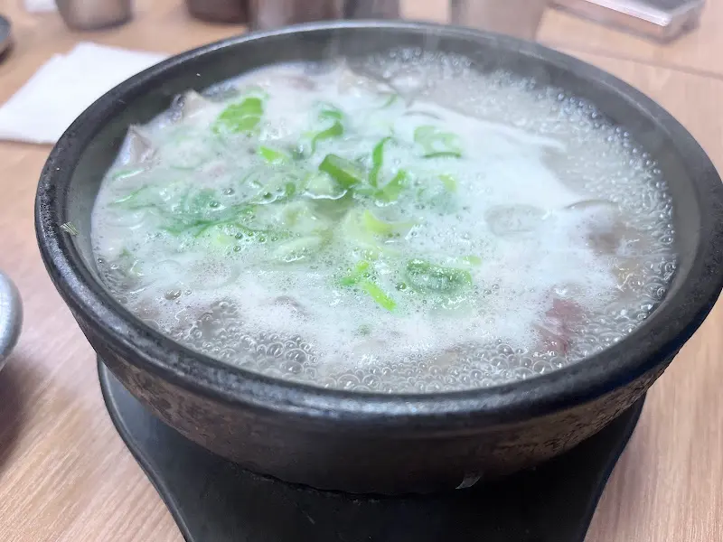 보글보글 끓는 소머리국밥