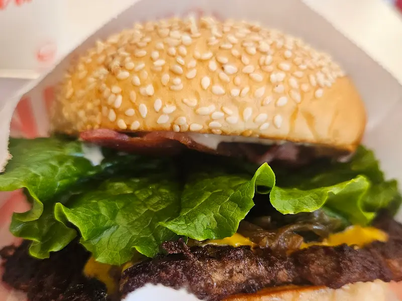 참깨가 듬뿍 뿌려진 버거 번