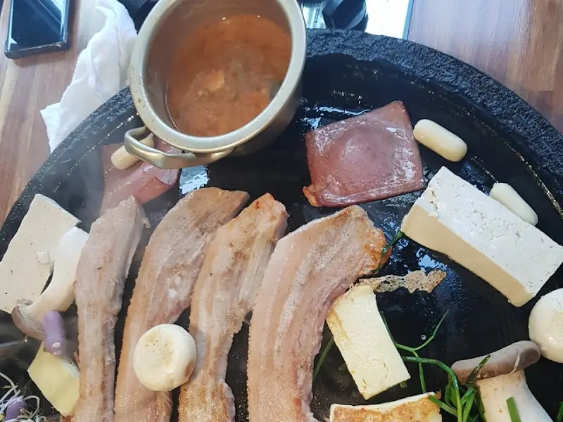 지글지글 익어가는 삼겹살