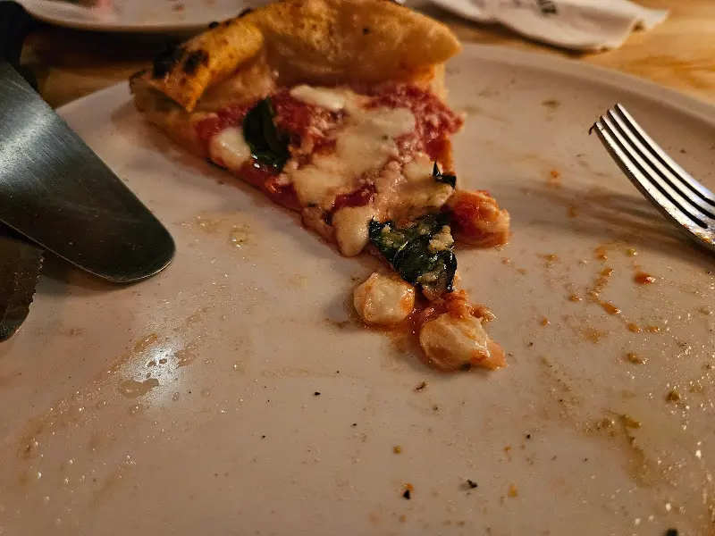 피자 한 조각의 남은 모습