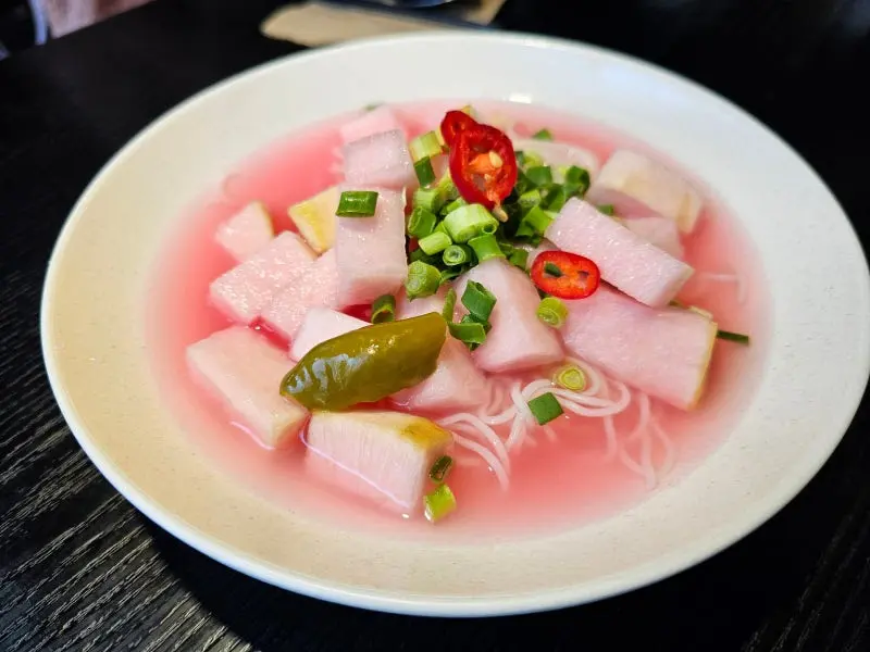 윤공 비스트로 동치미 국수