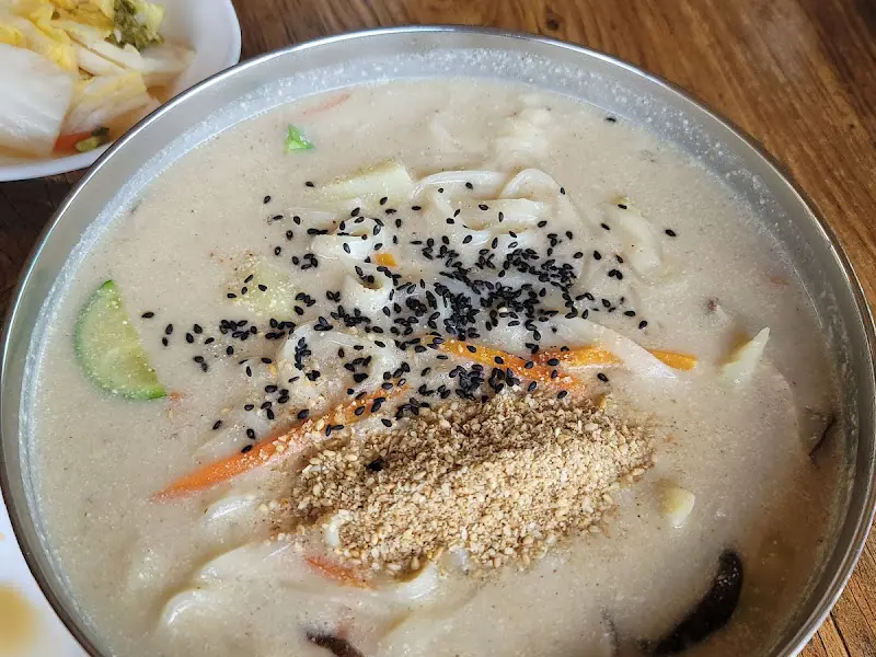 고소한 들깨칼국수