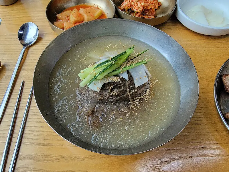물냉면