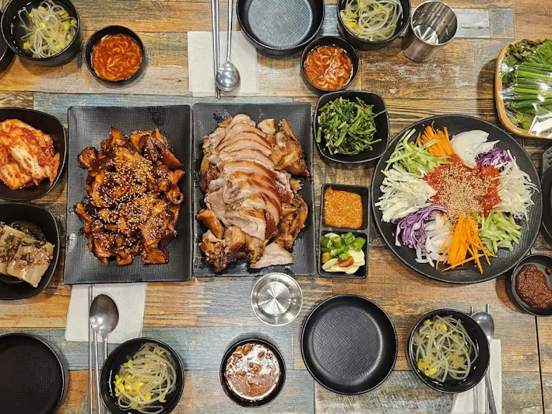 무안왕족발 한 상 차림