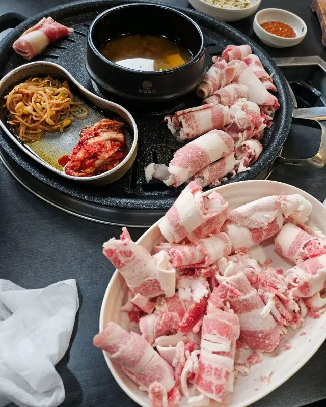 우삼겹 한상차림