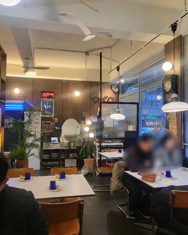 온도 비스트로 내부 인테리어