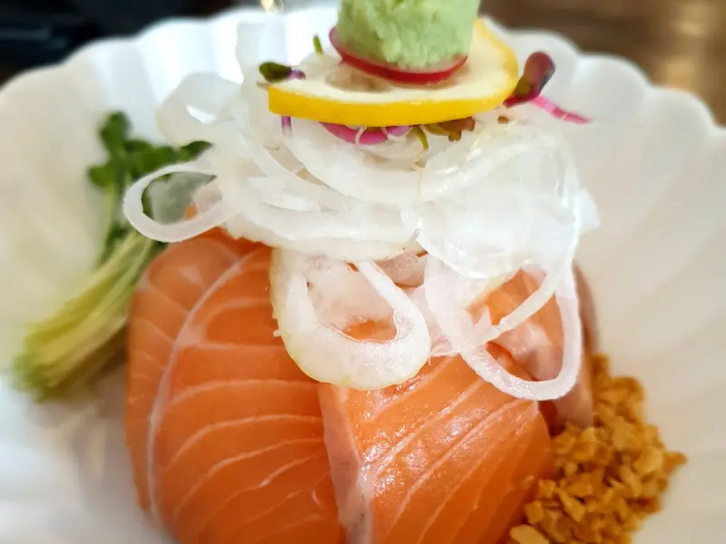 연어덮밥 확대샷