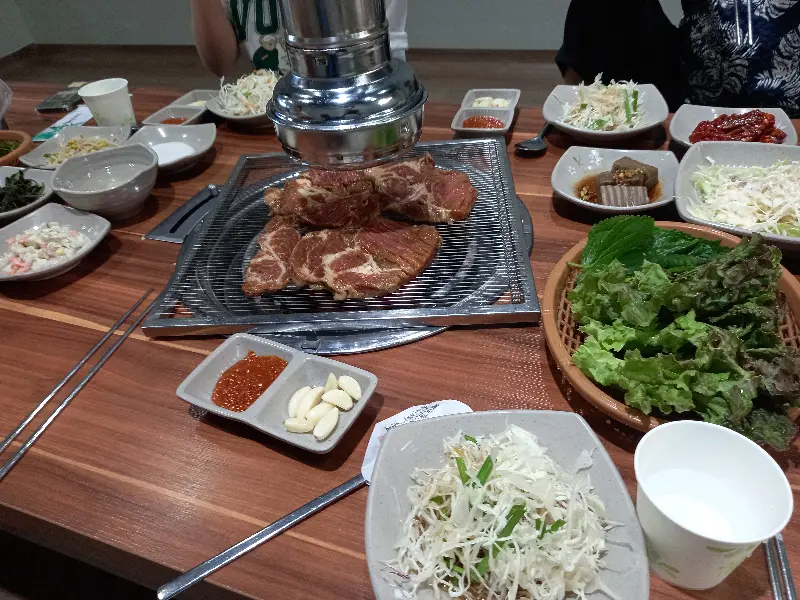 돼지갈비 한 상 차림